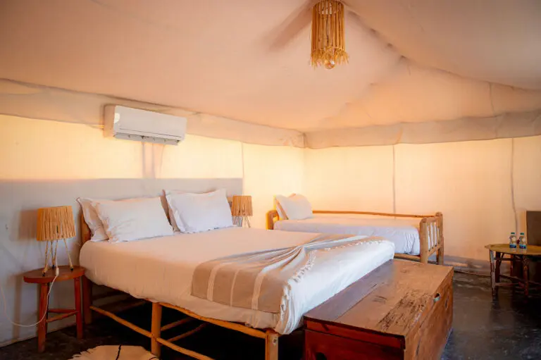 Chambre dans une tente luxueuse