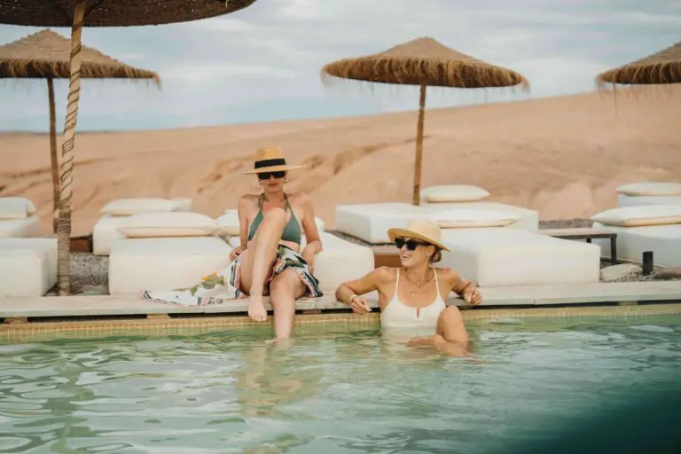 Piscine dans le désert