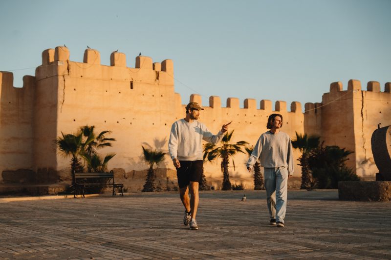Koppel voor de muren in Taroudant